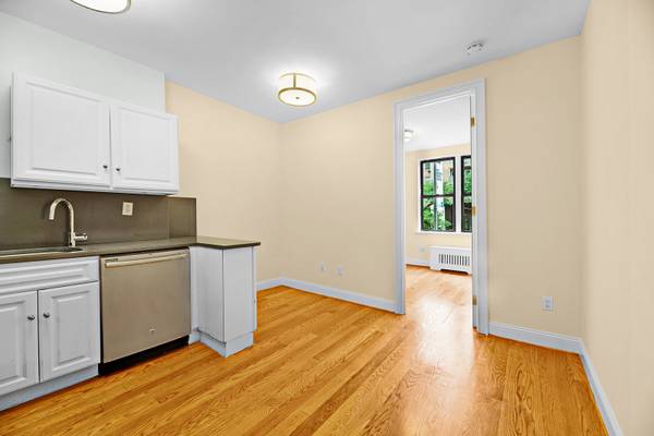 Modern 1 Bedroom East 73rd Street