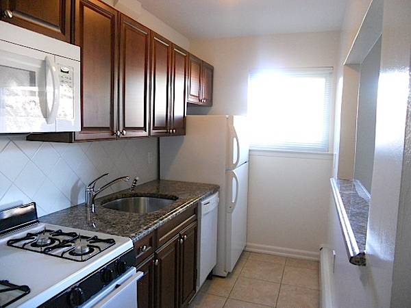 ***NO BROKER FEE*** Free Parking_Studio_Unit Laundry