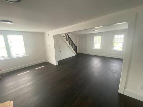 Beautiful Riverfront 3 br + - walk to train