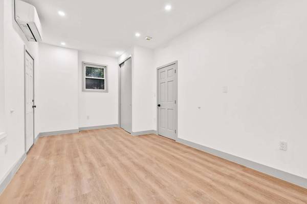 Spacious 2-Bedroom Apartment In Jamaica