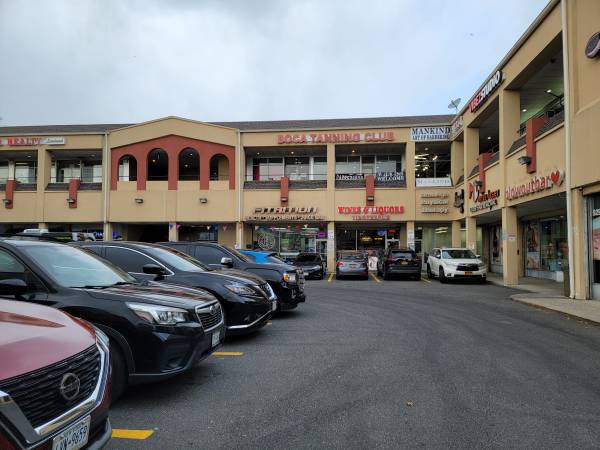 Bayside Plaza, walk in level large Space, includes parking