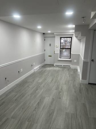 Xl unique space . Great for office or business ess