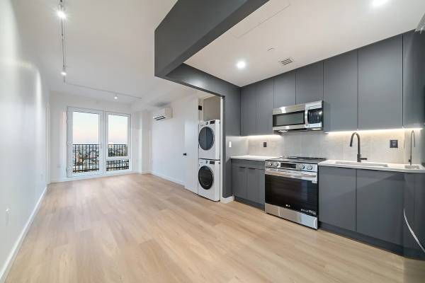 Luxury 3 Bed 2 Bath in Prime Crown Heights!