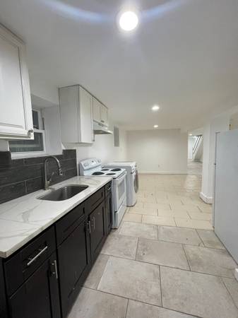 *FREE* UTILITIES & BACKYARD!