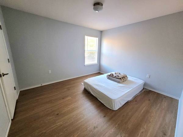 COMFORTABLE PRIVATE ROOM IN PEACEFUL HOME!!