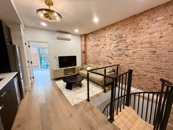Stunning huge 2bed/1.5bath duplex with W/D and backyard