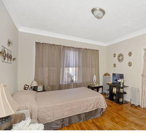 STUDIO APARTMENT. GREAT LOCATION - 2