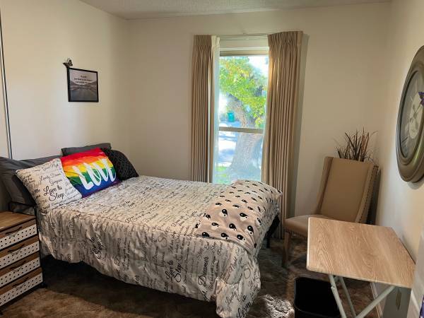 Room for Rent in Miracle Mile Luxury Apartment $ 630 - 2